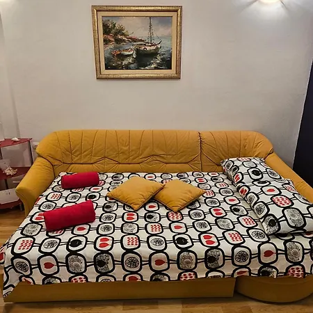 With Balcony Red Rose * Split