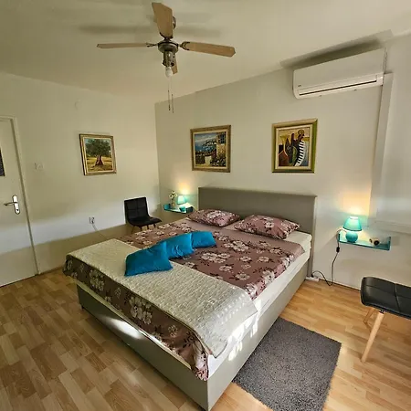 With Balcony Red Rose Apartament