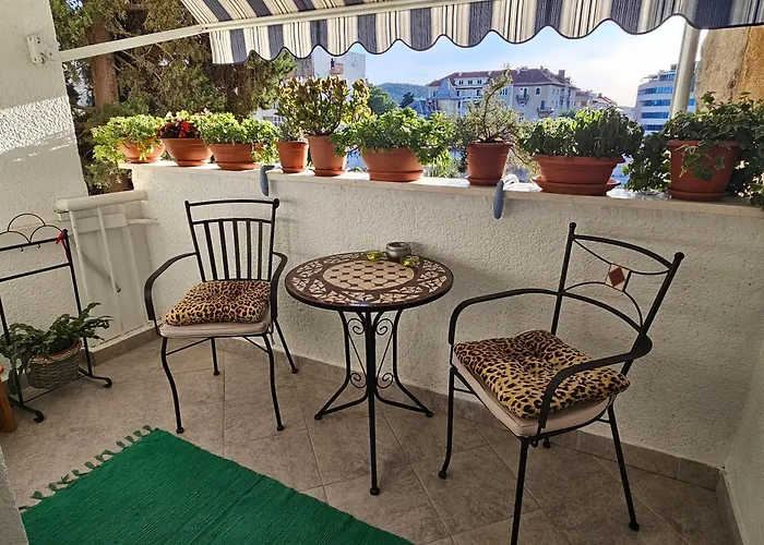 With Balcony Red Rose * Split