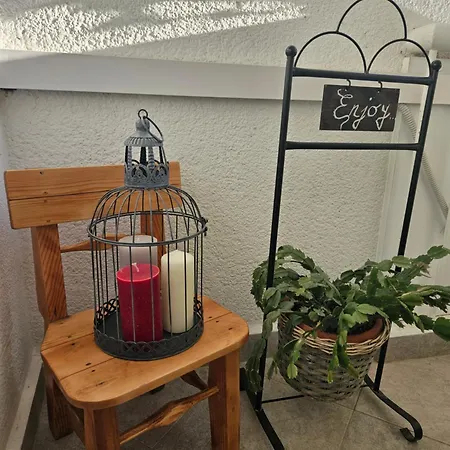 With Balcony Red Rose شقة سبليت