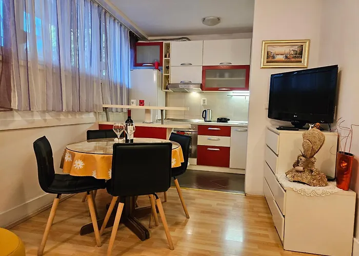 شقة With Balcony Red Rose