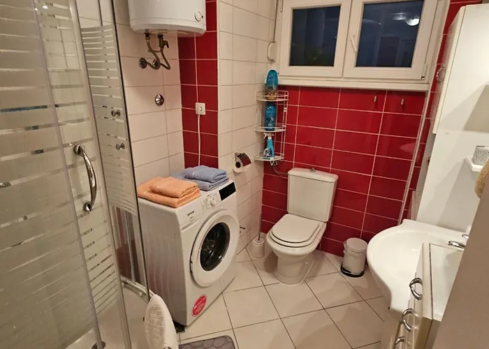 شقة With Balcony Red Rose *