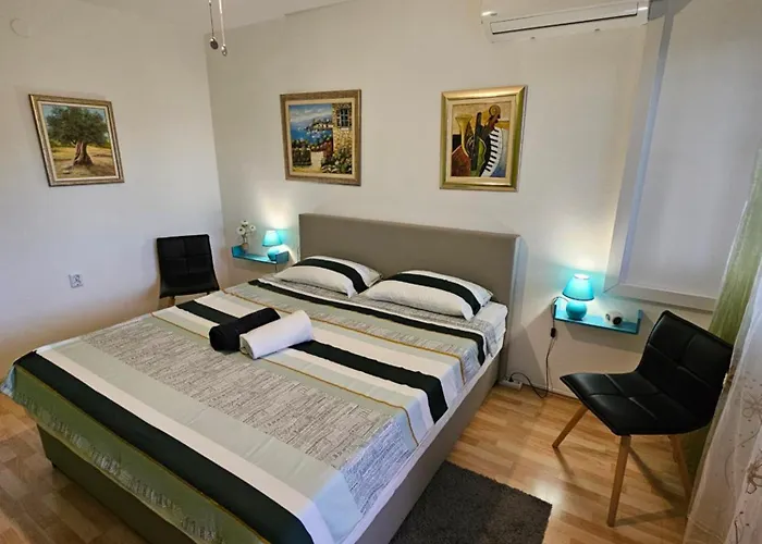 شقة With Balcony Red Rose *